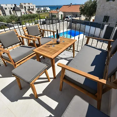 Stunning In Prázdninový dům Privlaka (Zadar)