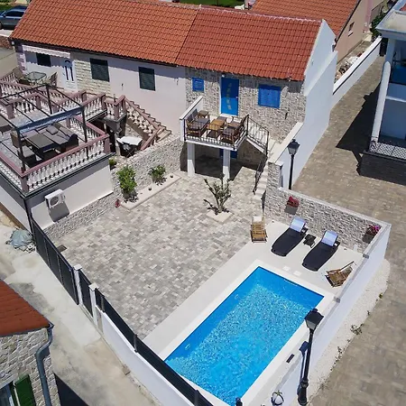 Stunning In Prázdninový dům Privlaka (Zadar)