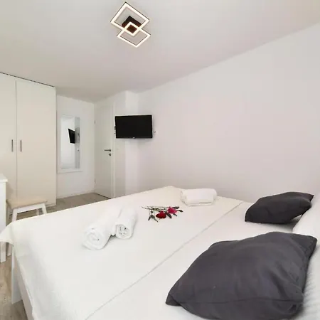 Stunning In Prázdninový dům Privlaka (Zadar)